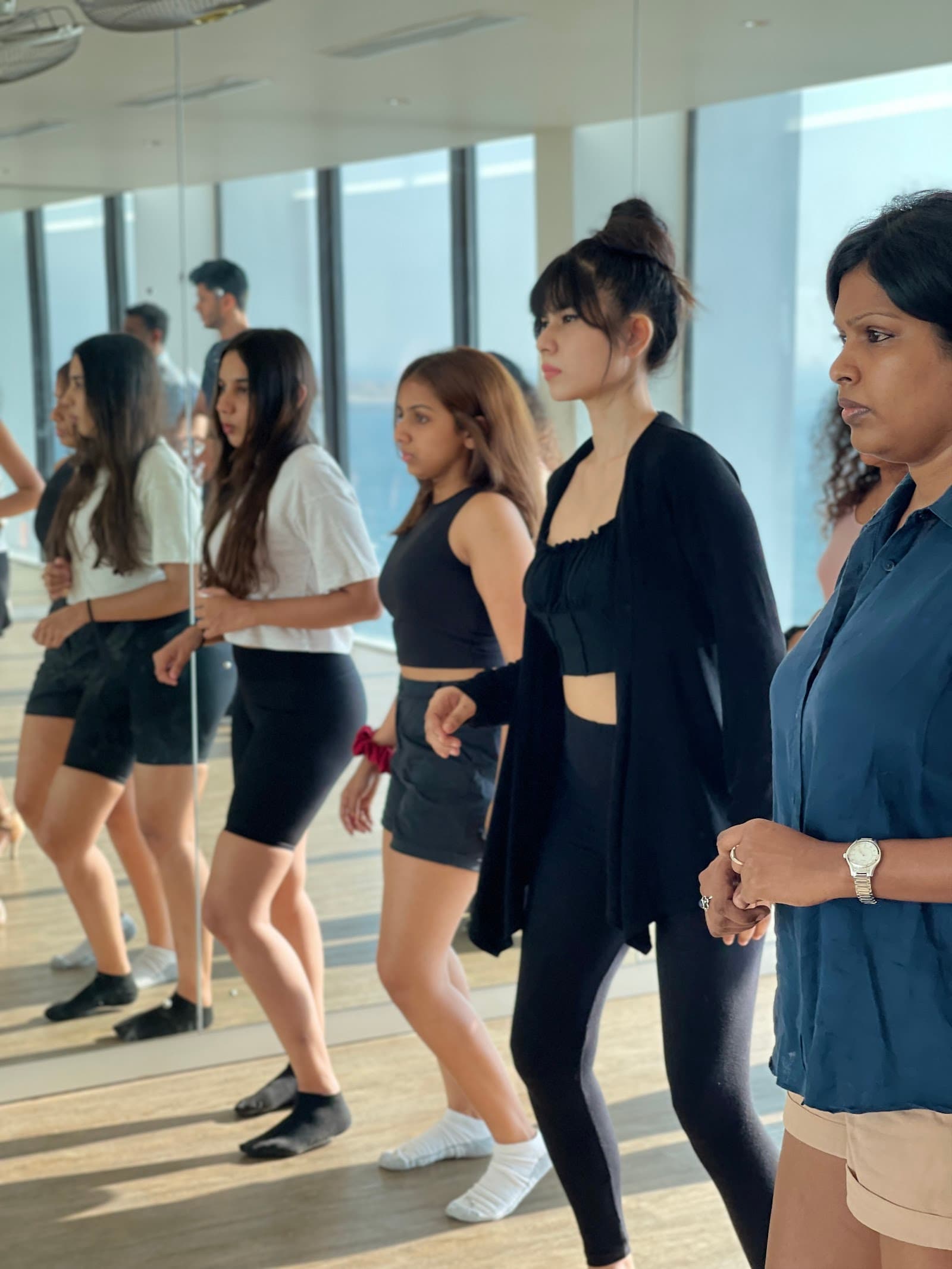 THE DANCE CAPITAL. Colombo